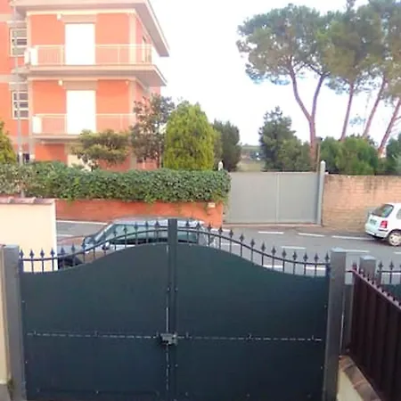 Charming In La Massimina, 45 M² With Private Garden Appartamento *